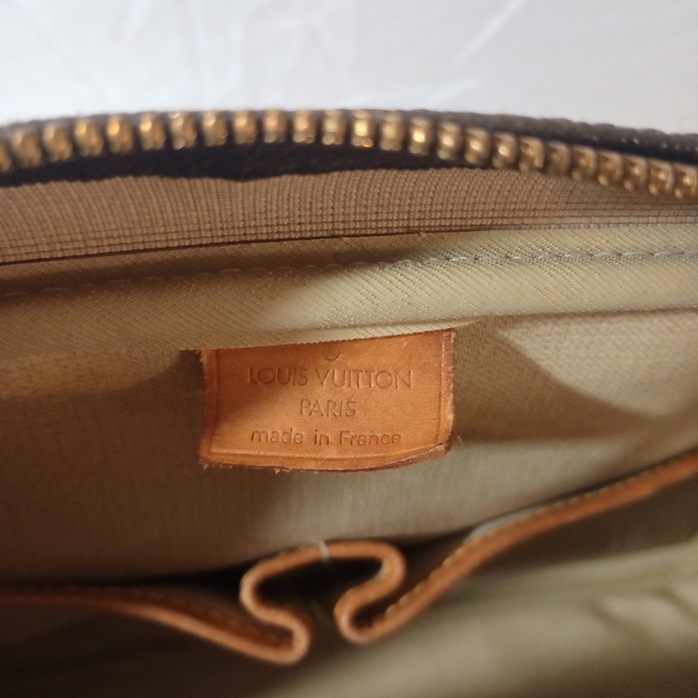 Louis Vuitton Deauville Monogram Bag - Picture 7 of 16